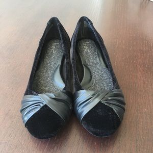 B.O.C. Henley black velvet low heel loafers 6.5M